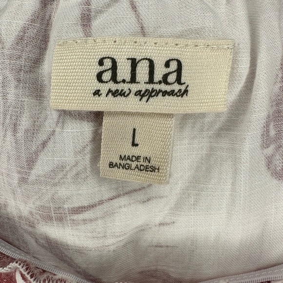 Ana women’s size L island print tank with V open back. - Picture 6 of 7